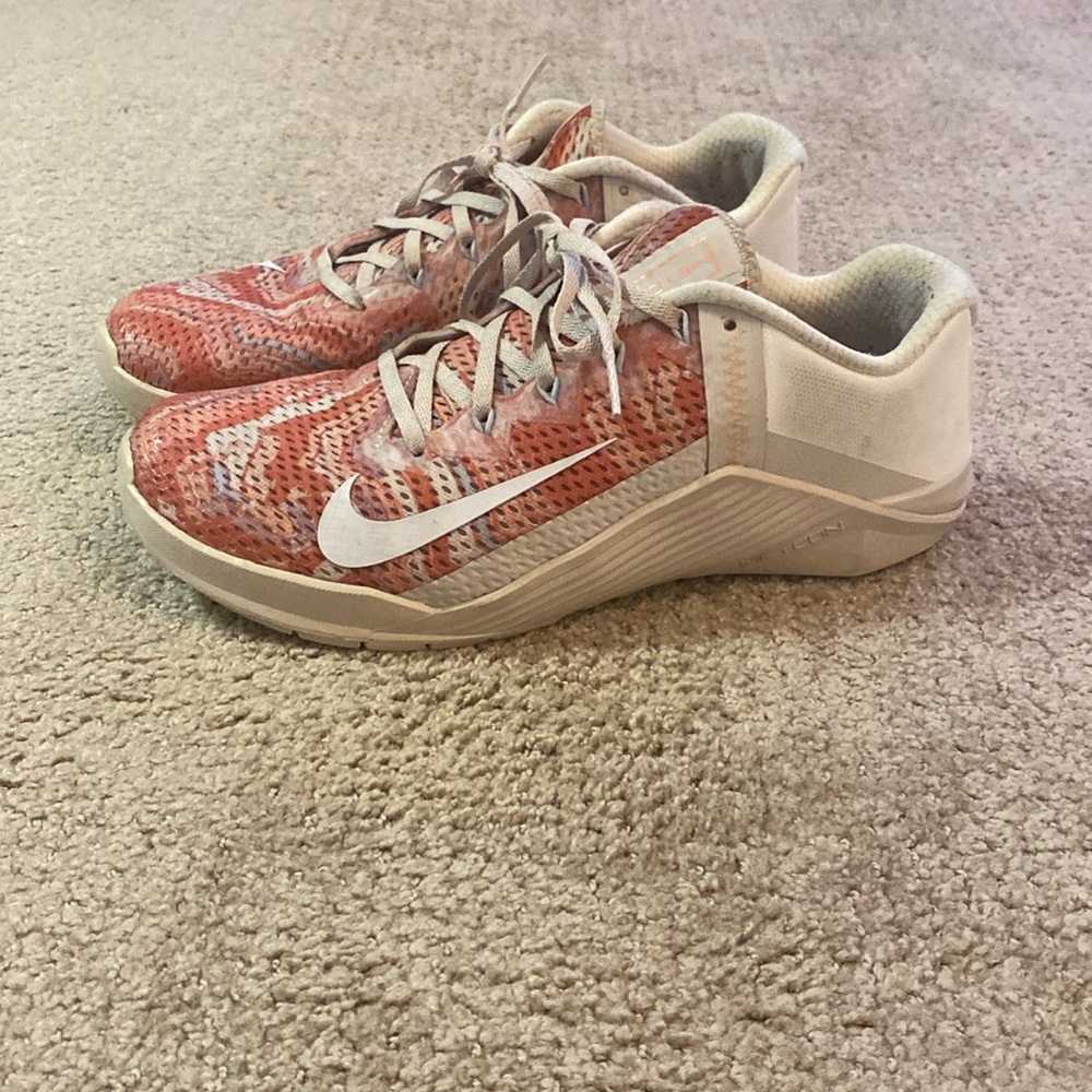 NIKE Metcon 6 'Desert Sand Crimson Bliss'